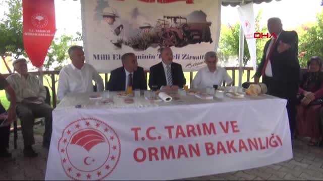 Osmaniye'de, üreticilere meyve sineği tuzakları dağıtıldı